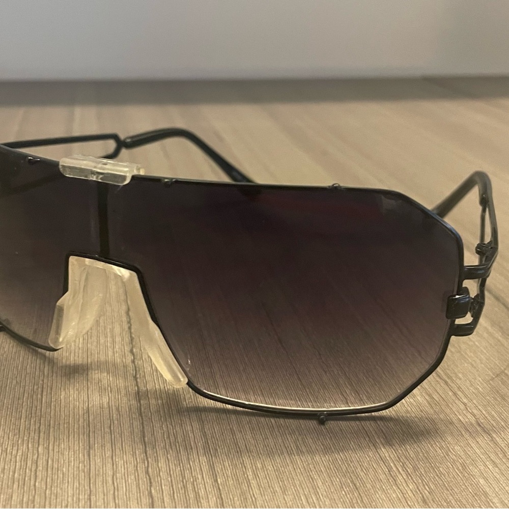Sleek Black Glasses for a Modern Look